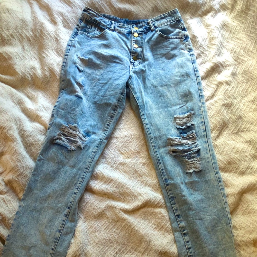 Never worn, light wash, faded, high waisted, 4 buttons